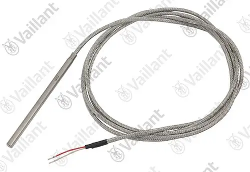Fühler von Vaillant mit einem langen Metallgehäuse, ummantelt mit einem geflochtenen Kabel. Am Ende des Kabels befinden sich zwei Anschlussdrähte.